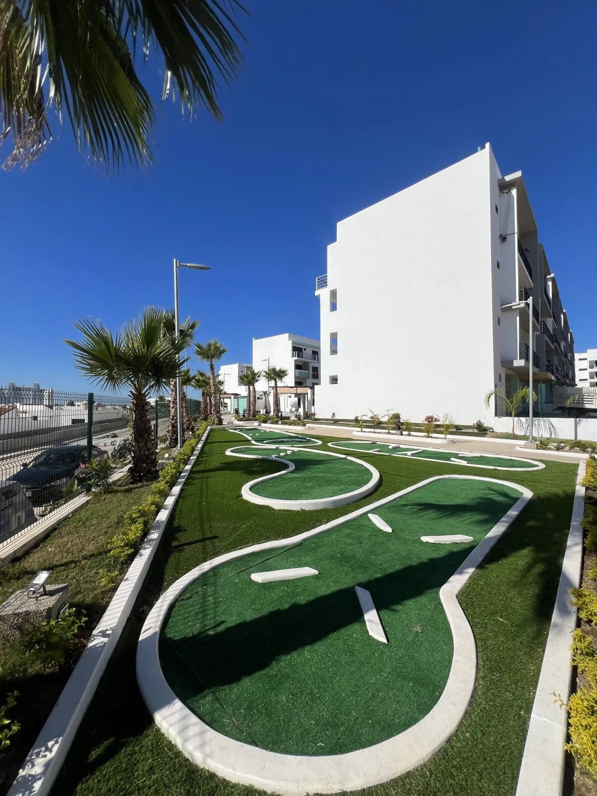 Edificio de departamentos y áreas verdes en Turquesa Mazatlán
